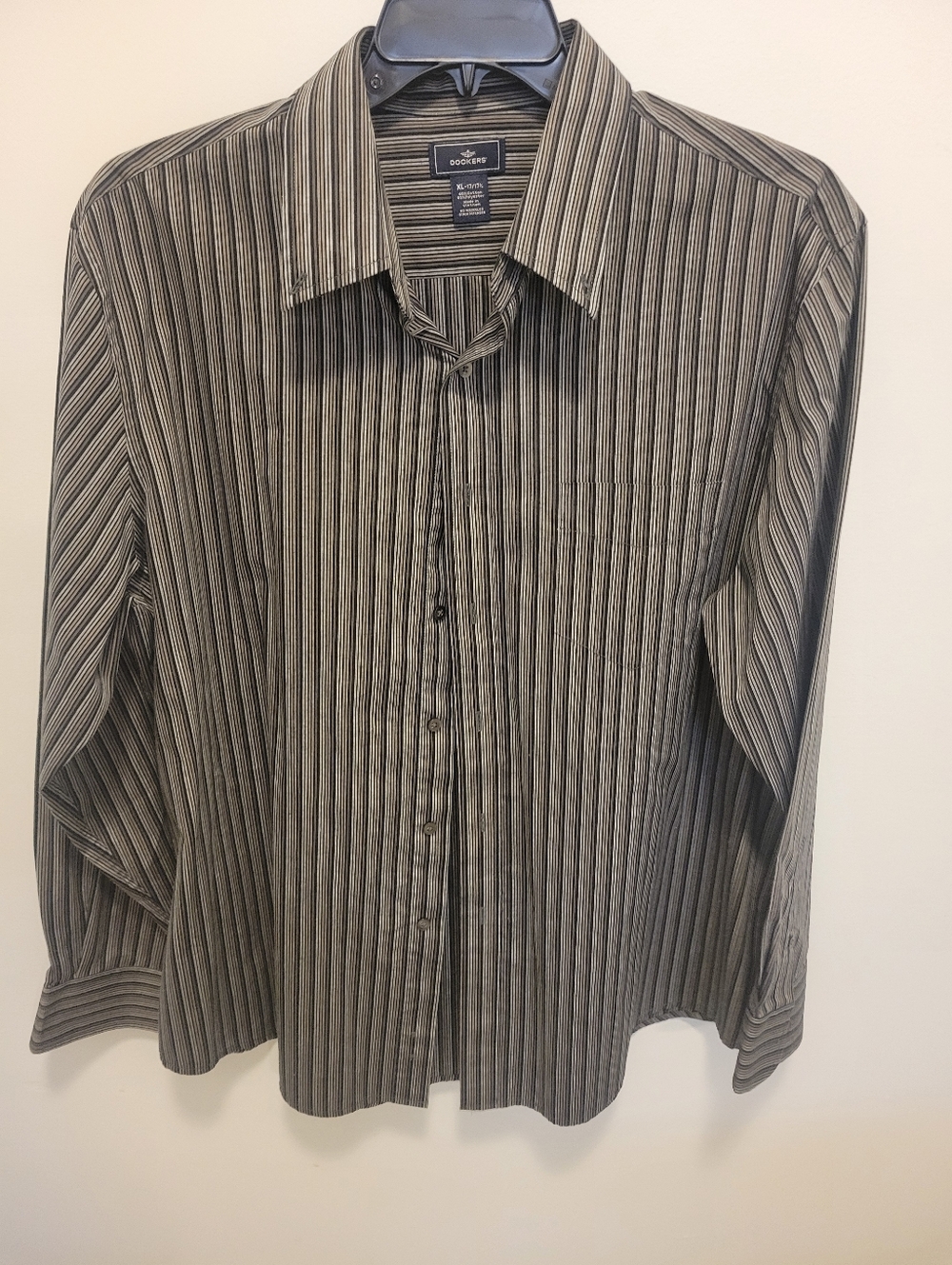 Dockers Men's Black & Gray Stripe Button-Up Shirt